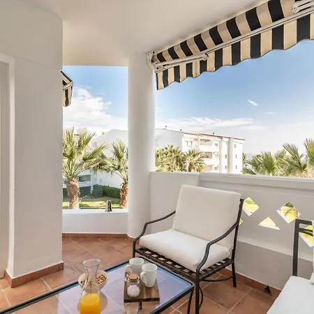 Whispering Palms Apartment *