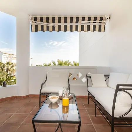 Whispering Palms Apartment *